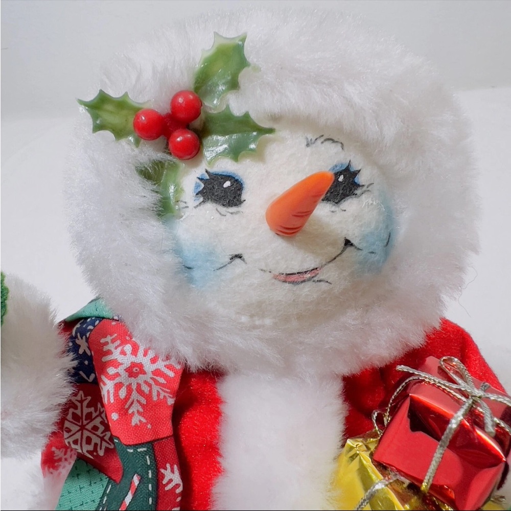 ANNALEE NWT "To the SNOWBALL" WOMAN W GIFTS COLLECTIBLE HOLIDAY MOBILITEE DOLLS - Picture 7 of 12